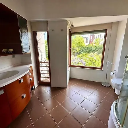 Lux Villla Near Cntr With View Pool Accss *